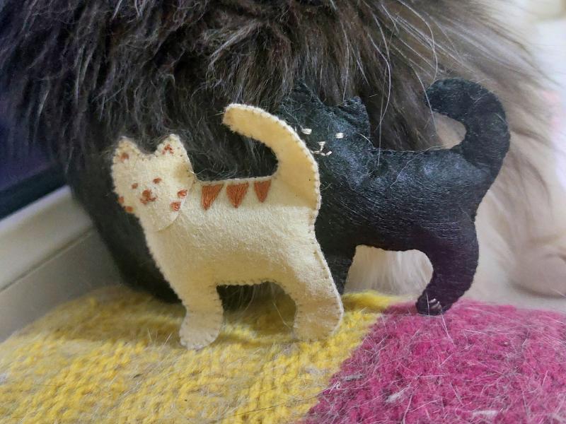 &ldquo;Sewing cat image&rdquo;