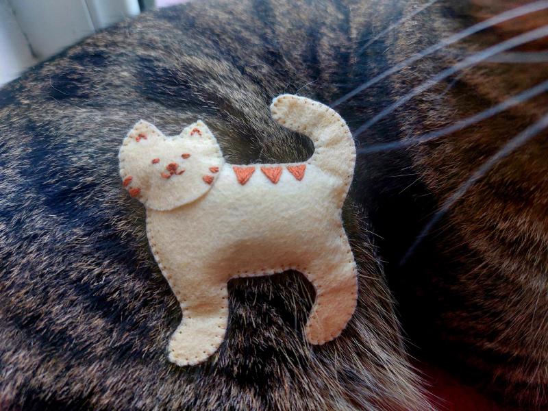 &ldquo;Sewing cat image&rdquo;